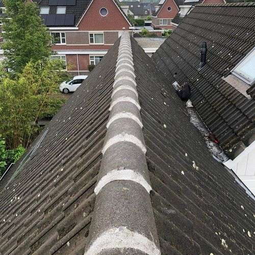 Dakinspectie Zuidhorn aan de nokvorsten Dakinspectie Zuidhorn aan de nokvorsten